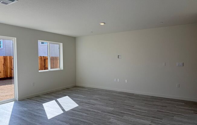 4 Bed 2.5 Ba 2 Story 2 Car