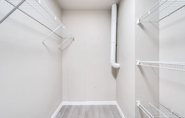 2 beds, 1 bath, 895 sqft, $1,599, Unit 2434 - 2