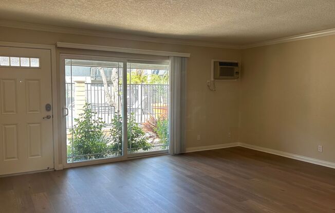 2 beds, 1 bath, 880 sqft, $2,965, Unit M-19