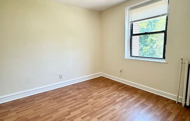 2 beds, 1 bath, $1,195, Unit G6