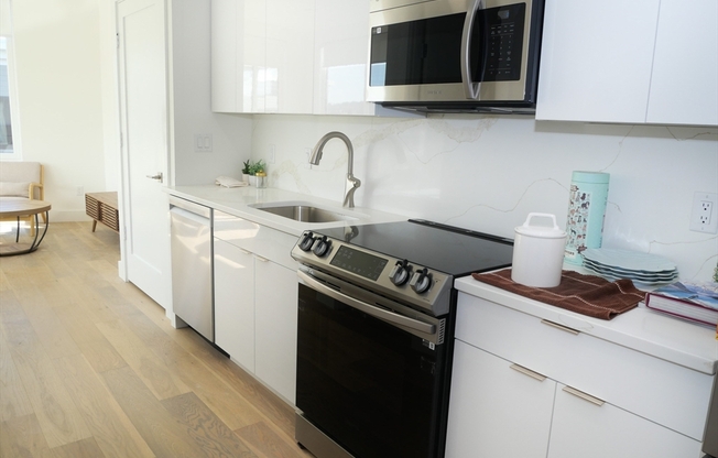 Studio, 1 bath, 450 sqft, $3,000, Unit 301