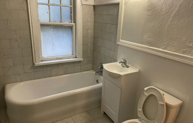 Studio, 1 bath, 404 sqft, $800, Unit E103