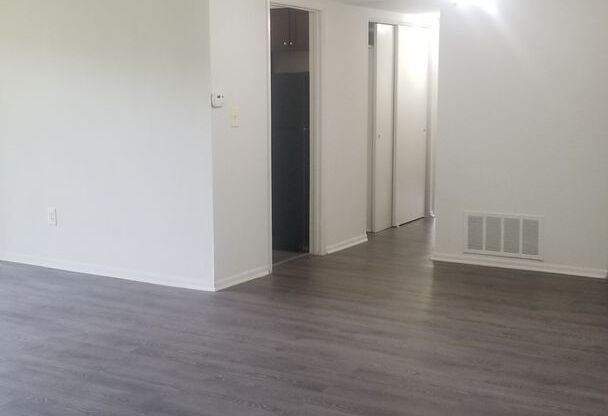 2 beds, 1 bath, 798 sqft, $1,305, Unit 4614-I