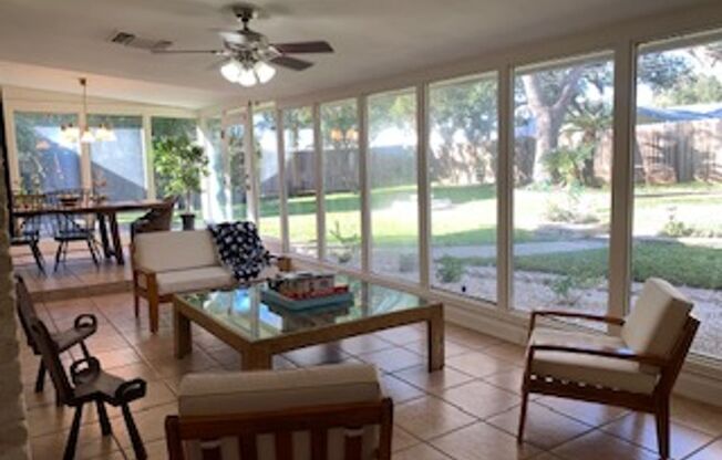 3 beds, 2 baths, $3,300