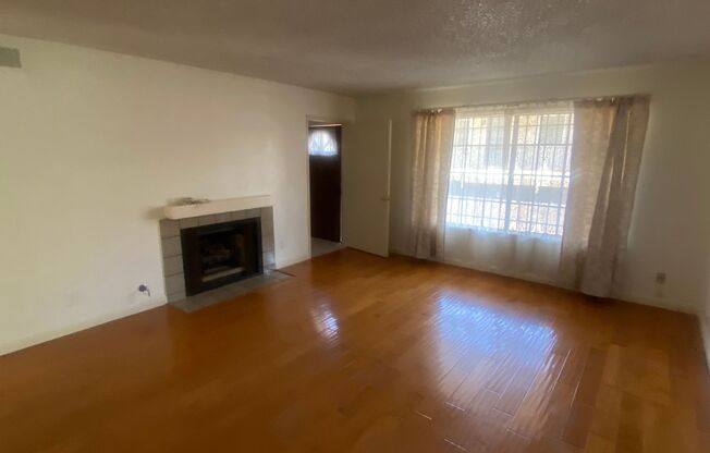 Renovated Townhome, Attached Garage, in Gated HOA Community *READ*