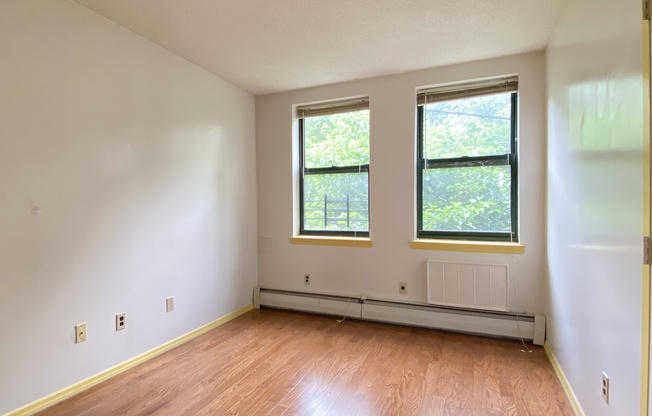 233 W 121 ST