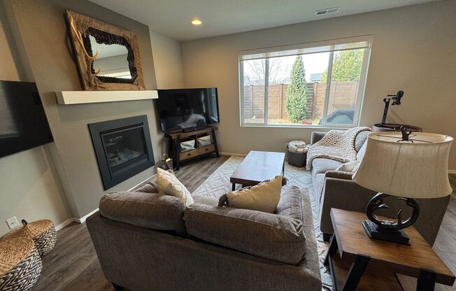 Beautiful 4 Bedroom Home in SE Bend!