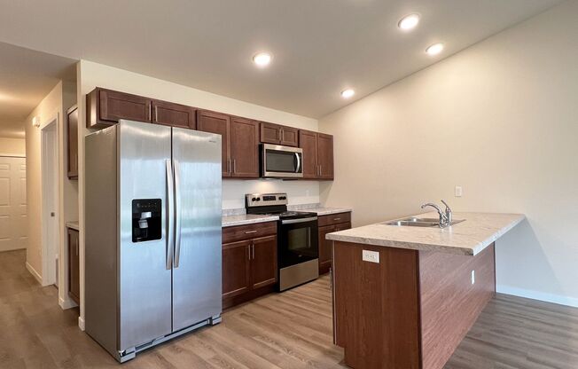 2 beds, 2 baths, 1,103 sqft, $1,690, Unit SH 1100-102