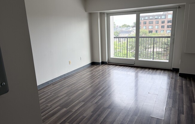 2 beds, 1 bath, 760 sqft, $2,300, Unit 605