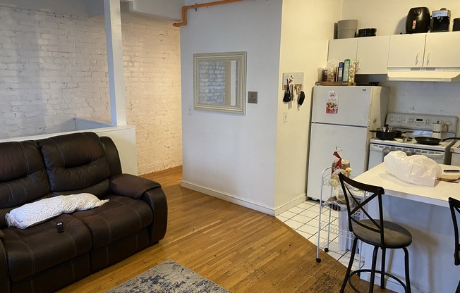 2 beds, 1.5 baths, $3,200, Unit 103