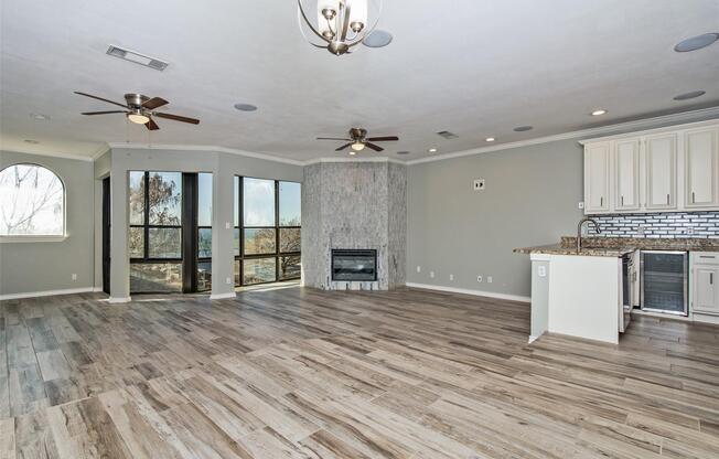 458 YACHT CLUB DR