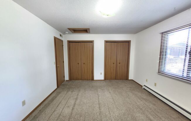 2 beds, 1 bath, 1,000 sqft, $1,050