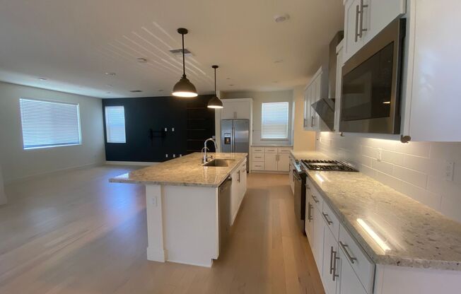 Charming 4 bed, 4.5 bath townhome
