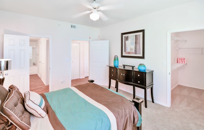 Walk in closets at Turnberry Isle Apartments in Far North Dallas, TX, For Rent. Now leasing 1, 2 and 3 bedroom apartments.