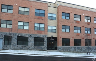 2 beds, 2 baths, $1,600, Unit 210