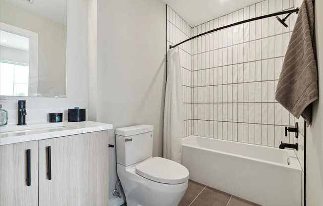 2 beds, 2 baths, 895 sqft, $2,150, Unit Unit 404