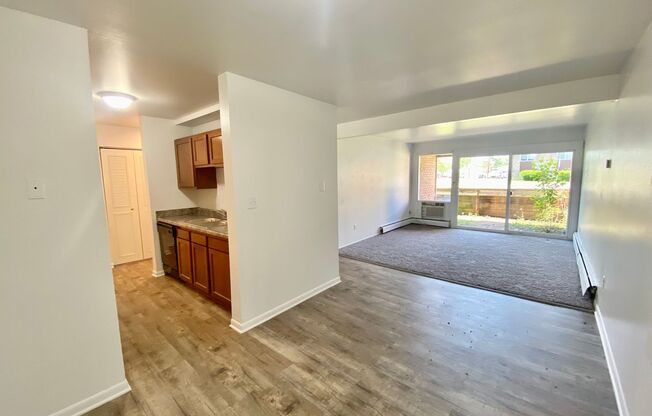 2 beds, 1 bath, 1,000 sqft, $1,295, Unit 105