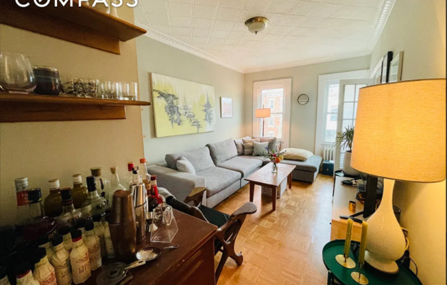 3 beds, $3,200, Unit 4