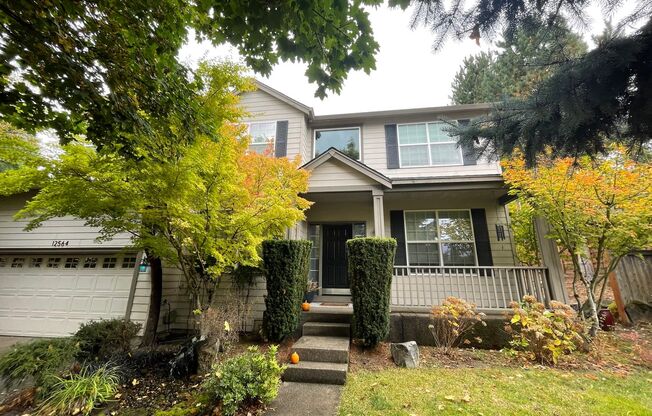 Spacious 3 Bedroom 2.5 Bath + Den & Bonus Room - Milwaukie Maplewood Neighborhood - A/C & W/D