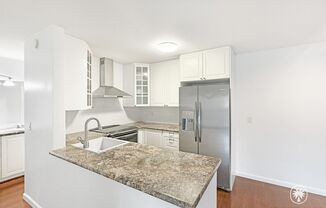 Beautiful 1BD/1BA W/ Reserved Parking and Laundry On-Site in Pacific Beach!