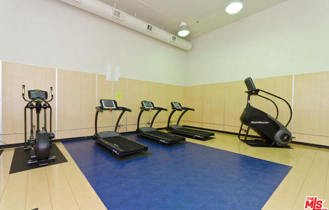 2 beds, 2 baths, 953 sqft, $4,300, Unit 561