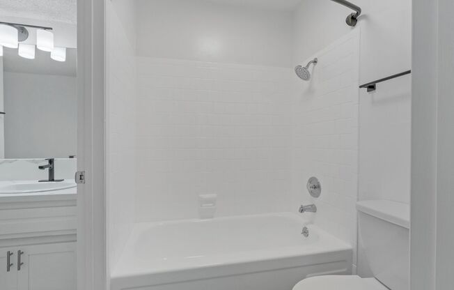 2 beds, 1 bath, 880 sqft, $1,750, Unit 110