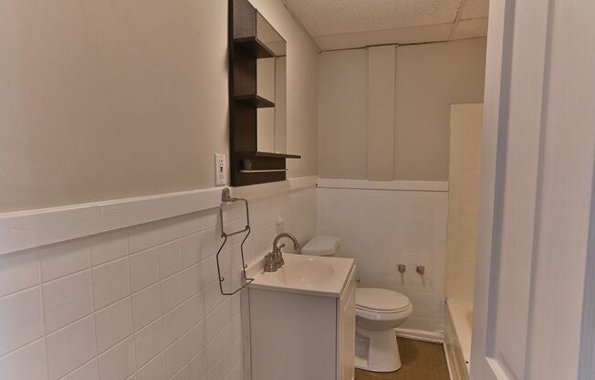 1 bed, 1 bath, 300 sqft, $975, Unit Apt 23