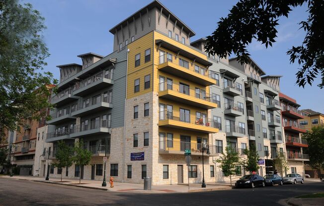 3 beds, 2 baths, 899 sqft, $2,395, Unit 607