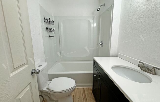 3 beds, 1 bath, $950