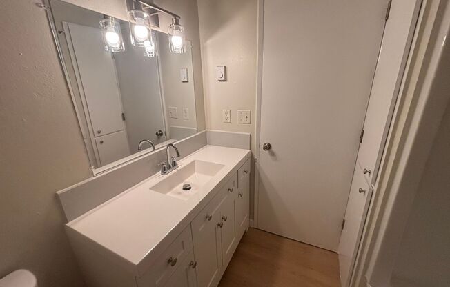 2 beds, 1 bath, 845 sqft, $1,695, Unit 37