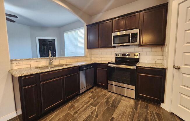 Duplex Minutes from Creekside Shopping & Entertainment! Fridge Included / Large Yard/ CISD