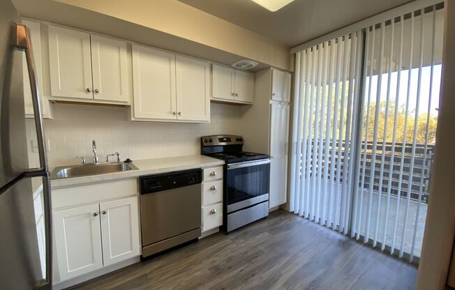 2 beds, 2 baths, 960 sqft, $1,750, Unit 406