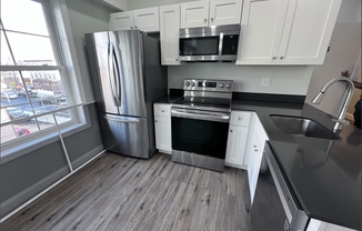 Studio, 1 bath, 350 sqft, $1,900, Unit 5