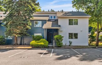 Large Remodeled 2bd, 1ba Condo Available in Totem Lake!