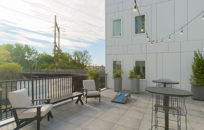 2 beds, 2 baths, 915 sqft, $2,300, Unit 416