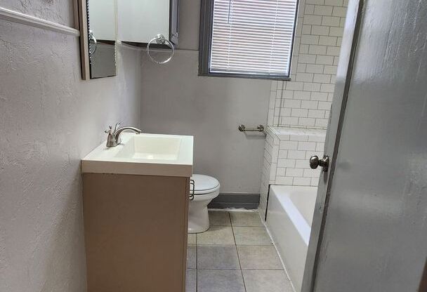 1 bed, 1 bath, $900