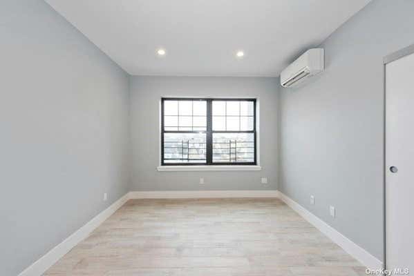 2 beds, 1 bath, $2,800, Unit 3R