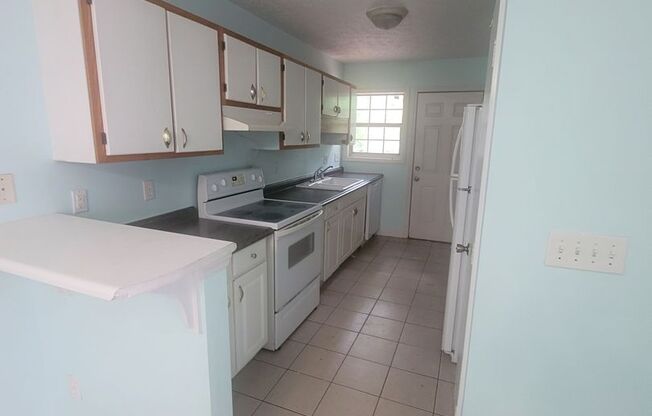 3 bedroom 2 bath home located in mid -Wilmington area