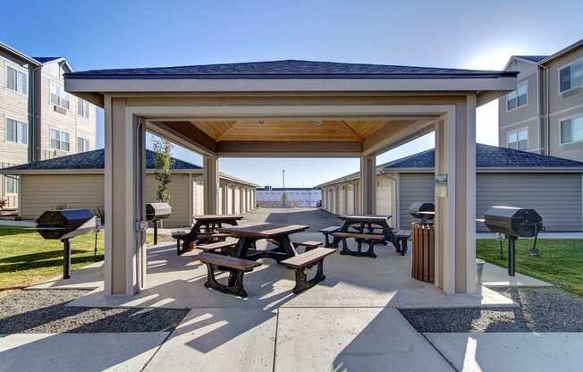 Prairie Vista Covered Park Benches Apartment Rentals Williston, North Dakota
