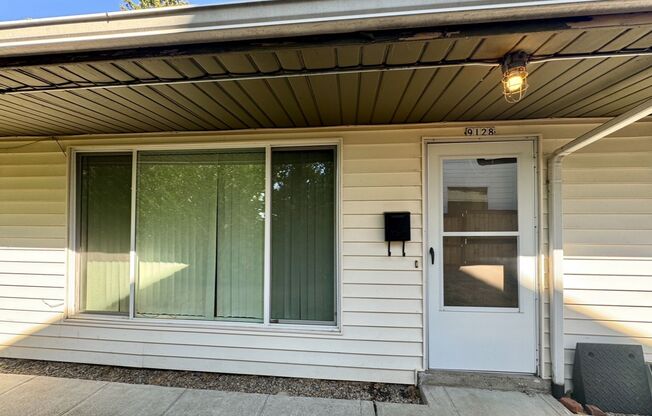 Quiet & Cozy 4 Plex in Montavilla~ Updates Throughout~ Pets Welcome~ Onsite Laundry~ Off Street Parking!