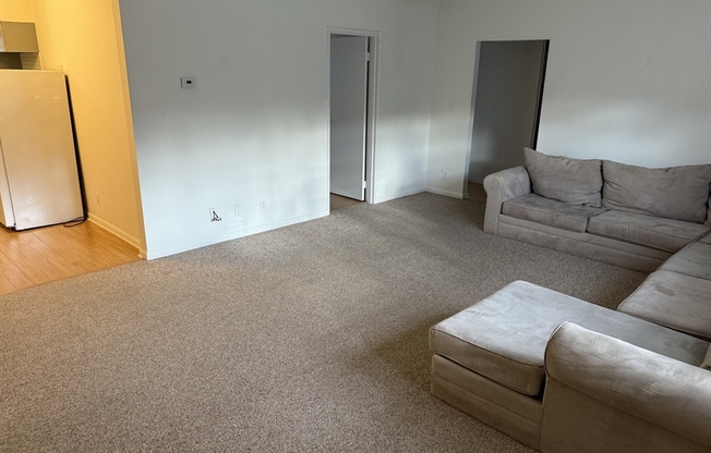 2 beds, 1 bath, 825 sqft, $2,500, Unit 2