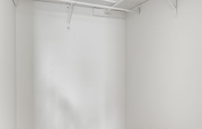 2 beds, 2 baths, 936 sqft, $1,595, Unit 200 Brothers Blvd #6102