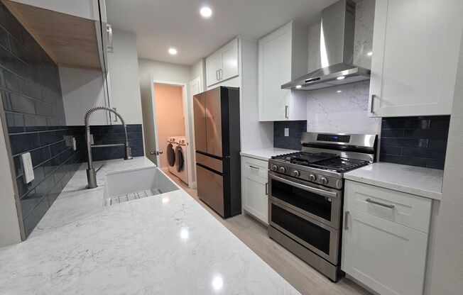 2 beds, 2 baths, $2,100, Unit #1048