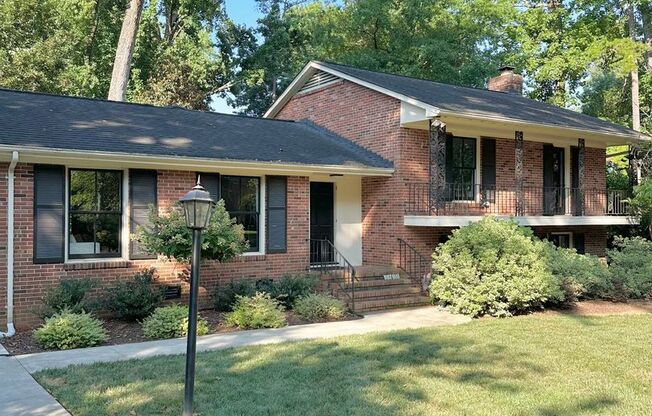 Beautiful 3-bedroom House in SouthPark!