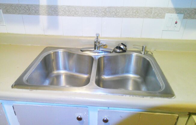 2 BR, 2 Bath Condo on Tripp Dr in Reno.