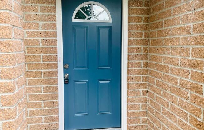 Beautiful recently Renovated 2 Bedroom 1.5 Bath Townhome in Virginia Beach!