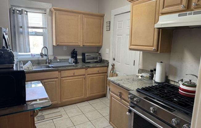 2 beds, 1 bath, 1,175 sqft, $2,599, Unit 6