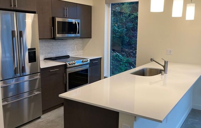 2 beds, 1 bath, 660 sqft, $2,895, Unit 210