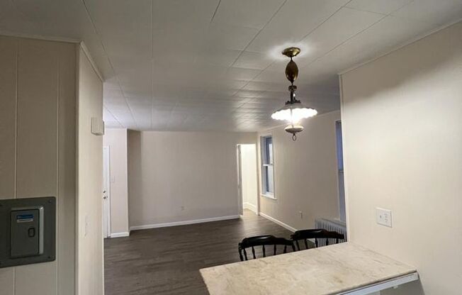 1 bed, 1 bath, 475 sqft, $785, Unit 2 R