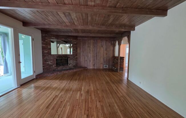 Sherman Oaks 3+2 w/great backyard + all appliances included!